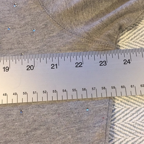Gray Women's Top with Sparkle Accents Used 1X - Picture 9 of 14